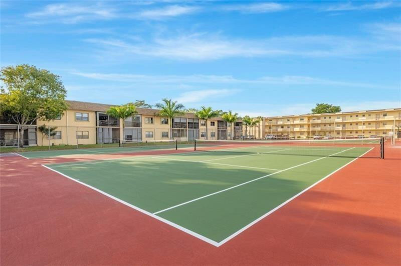 CARRIAGE HILLS - Residential