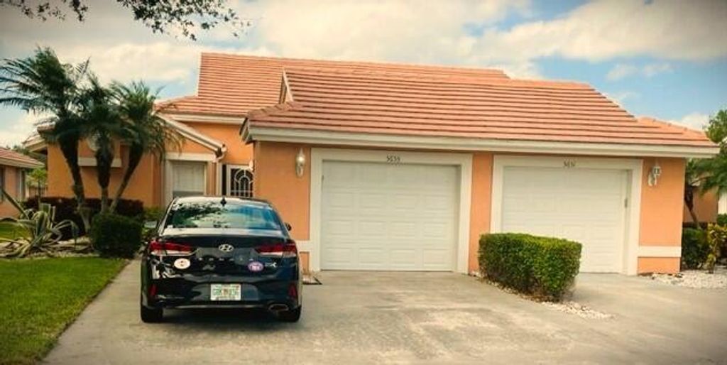 Photo of 5655 Royal Lakes Circle, Boynton Beach, FL 33437 (MLS # R10877527)