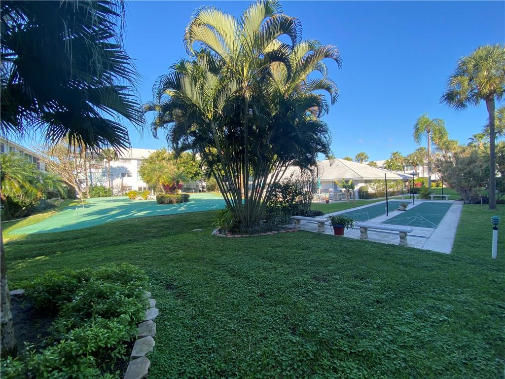LIGHTHOUSE POINT GARDENS - Residential
