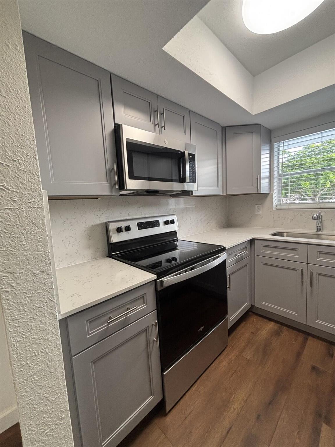 ASTOR CONDO - Residential
