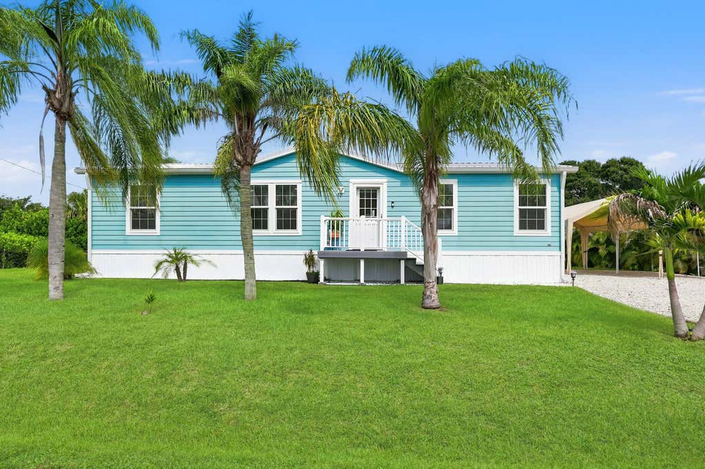 Photo of 4675 SE Circle Way, Stuart, FL 34997 (MLS # B26060070)
