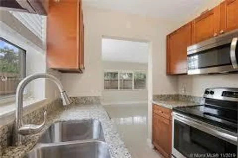 204 NE 10th Ave Unit C, Fort Lauderdale, FL MLS: F10501052