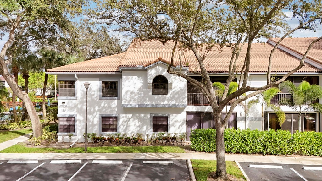 Photo of 5422 Venetia Court #E, Boynton Beach, FL 33437 (MLS # B26091427)