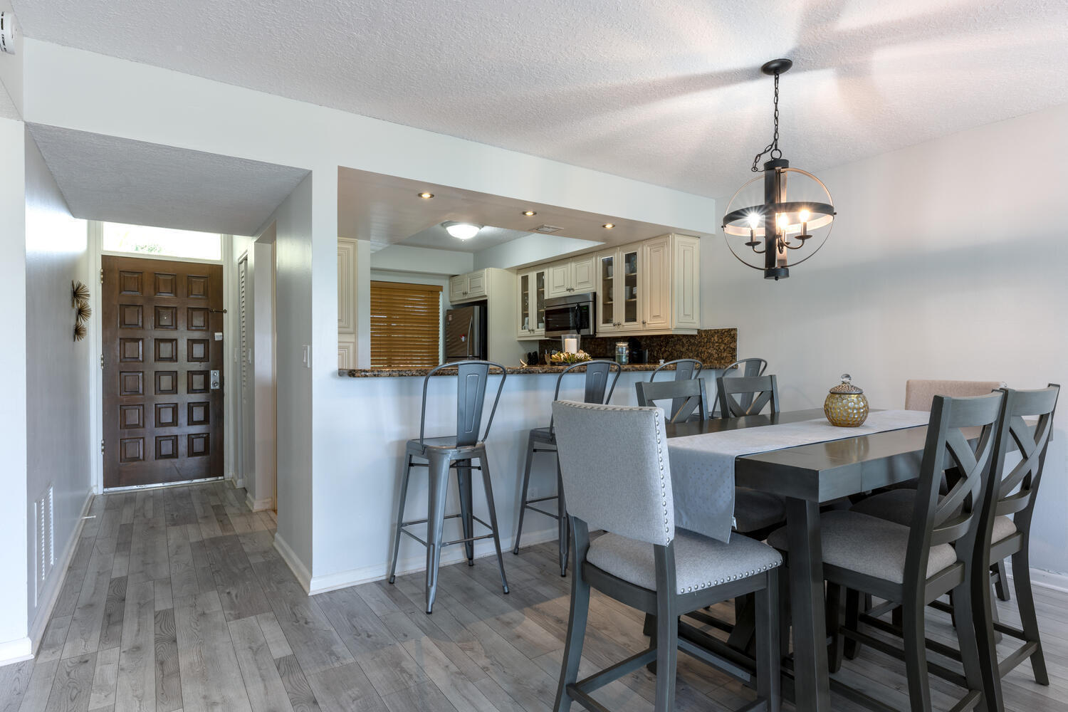 LANDS OF THE PRESIDENT CONDO 8 - Residential Lease