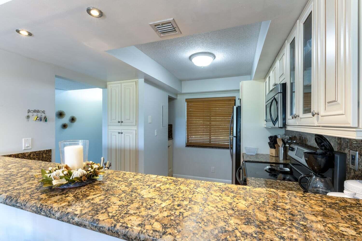 LANDS OF THE PRESIDENT CONDO 8 - Residential Lease