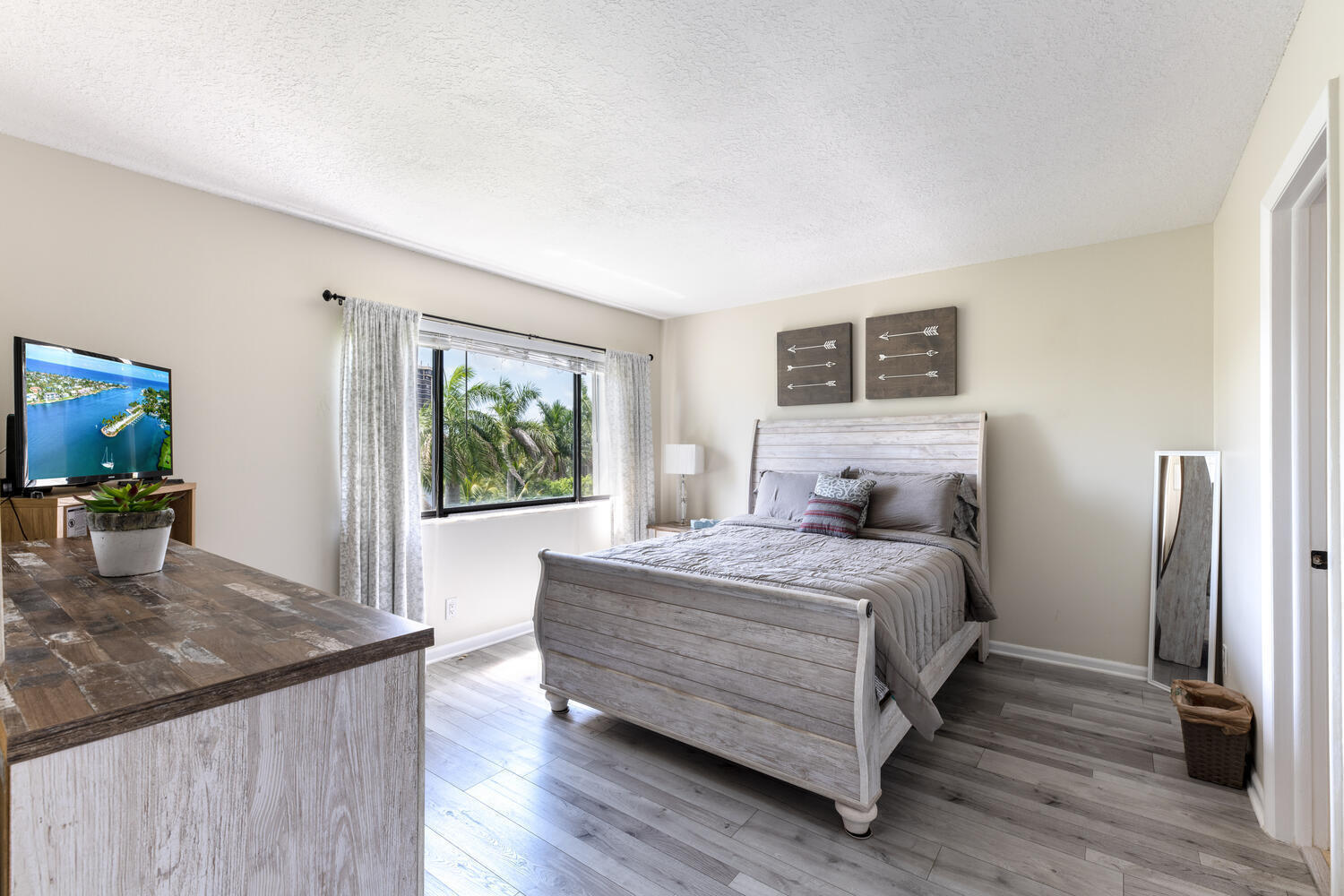 LANDS OF THE PRESIDENT CONDO 8 - Residential Lease