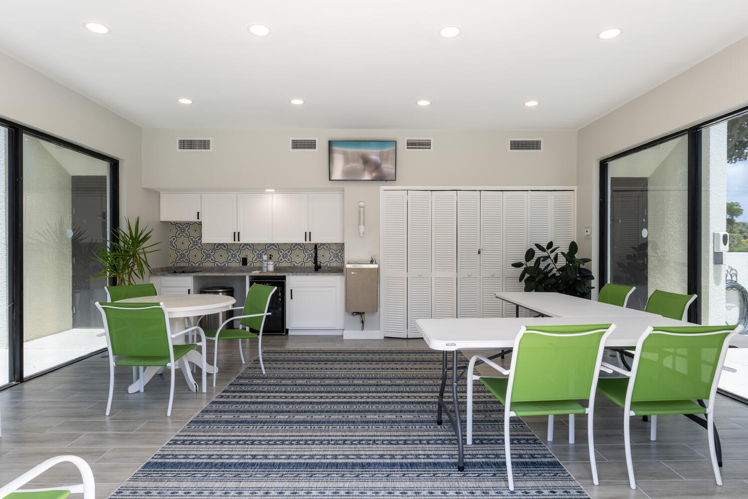 LANDS OF THE PRESIDENT CONDO 8 - Residential Lease