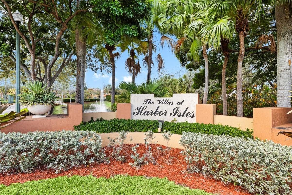 VILLAS AT HARBOR ISLES - Residential