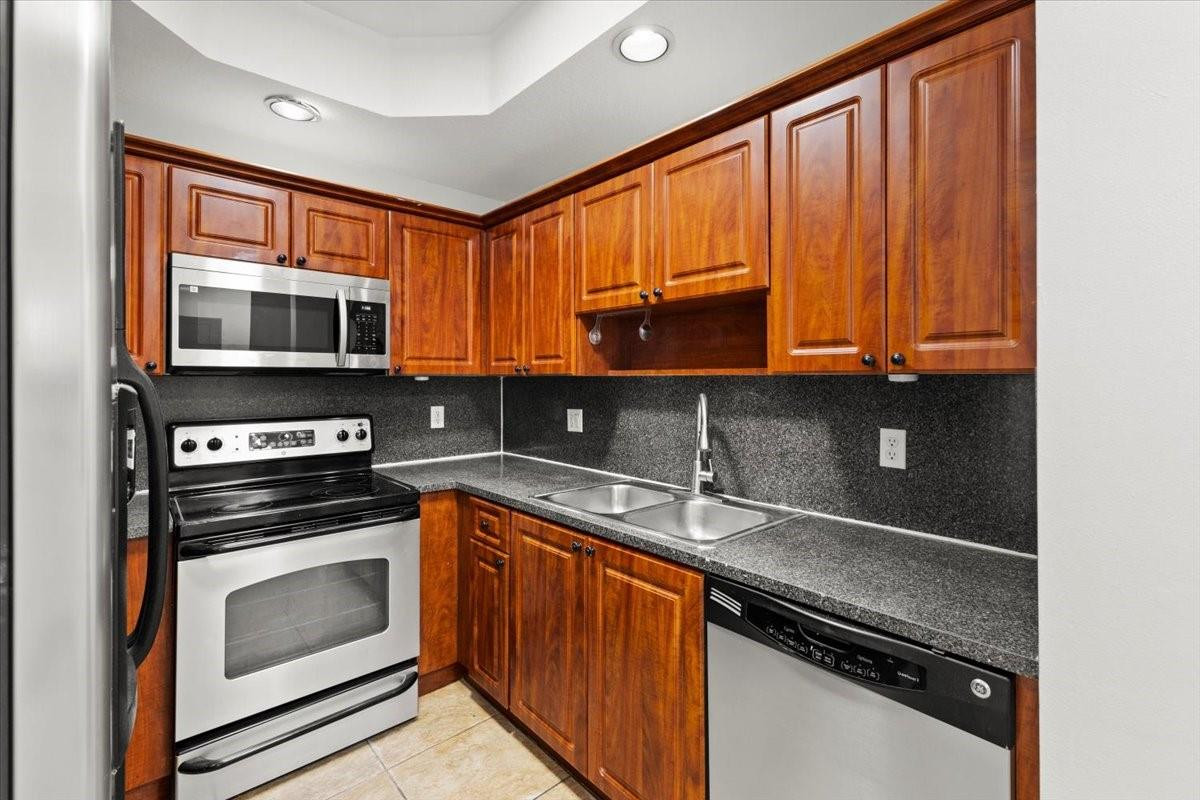 VILLAS AT HARBOR ISLES - Residential