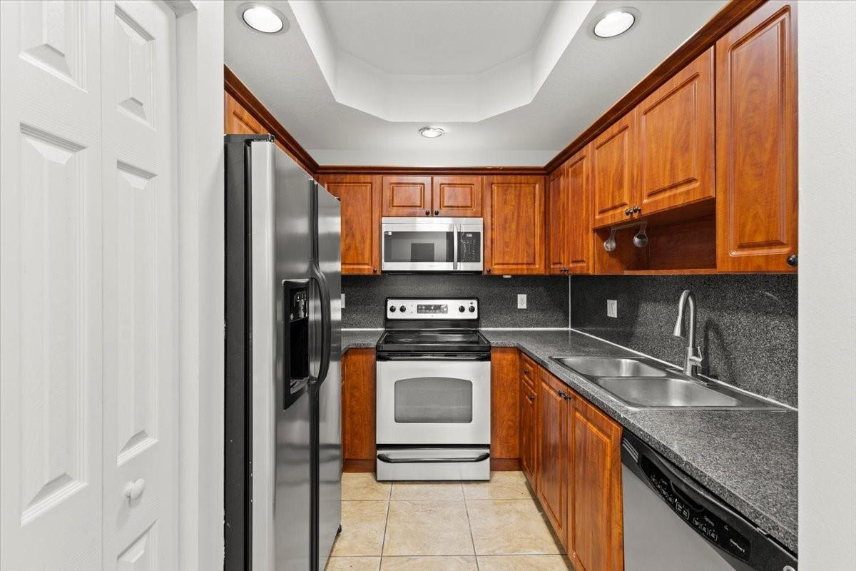 VILLAS AT HARBOR ISLES - Residential