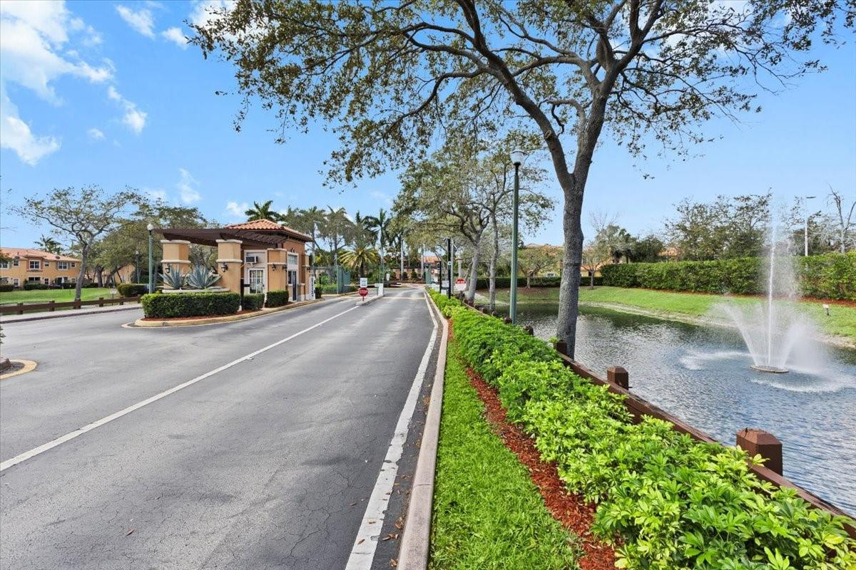 VILLAS AT HARBOR ISLES - Residential