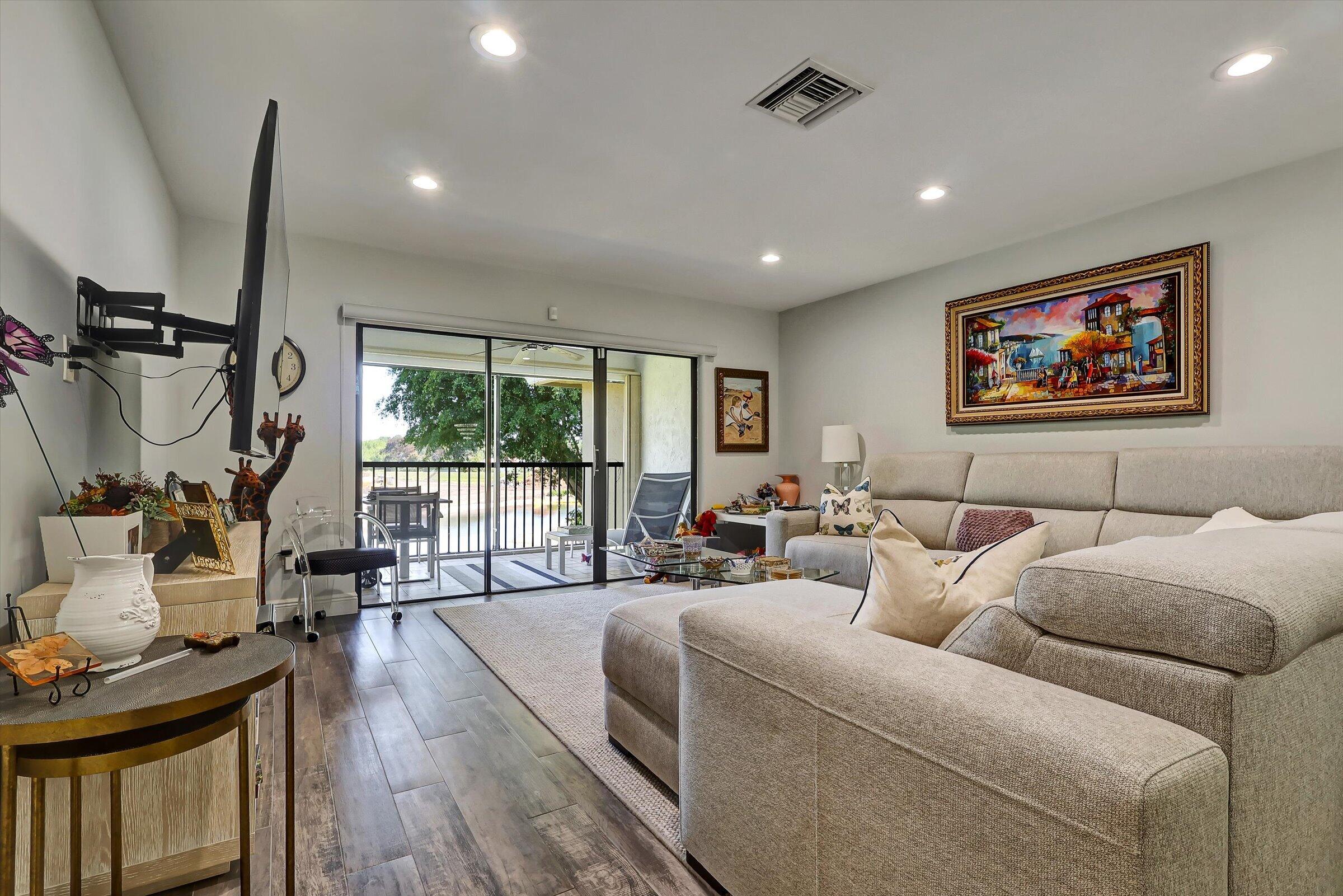 STRATFORD AT HUNTERS RUN CONDO - Residential