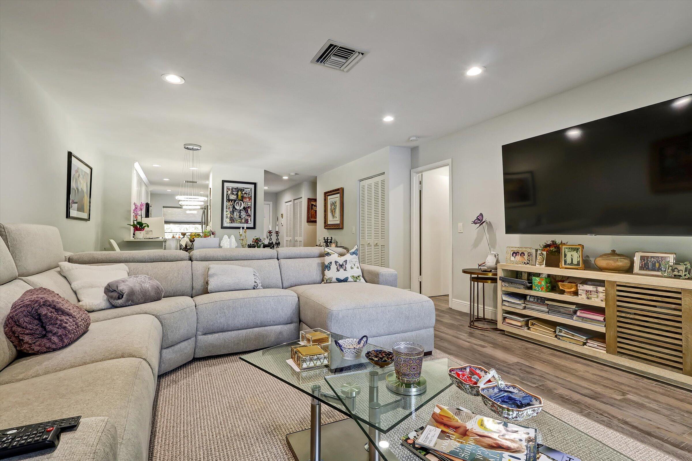 STRATFORD AT HUNTERS RUN CONDO - Residential