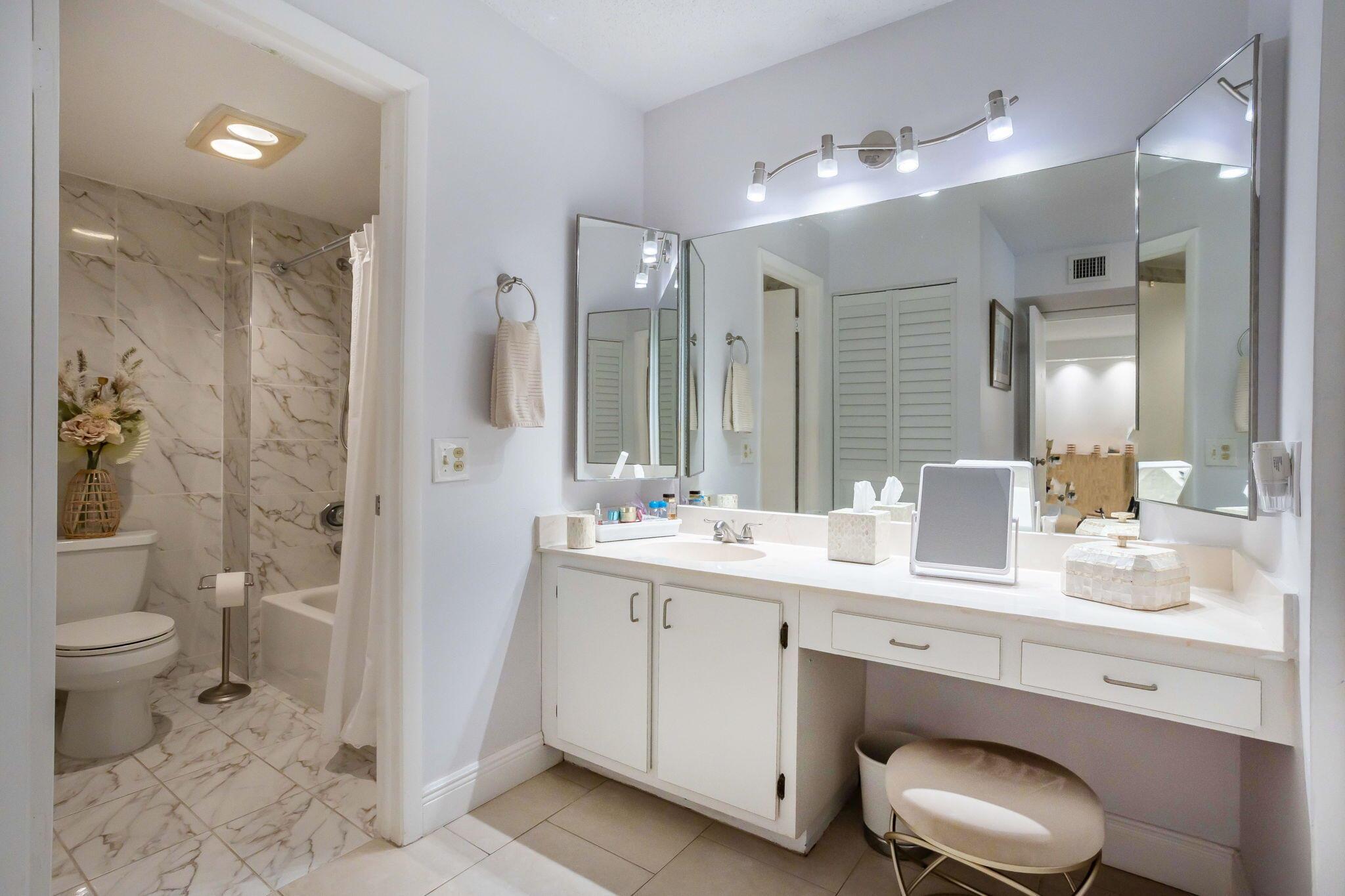 FAIRWAYS OF BOCA LAGO CON - Residential