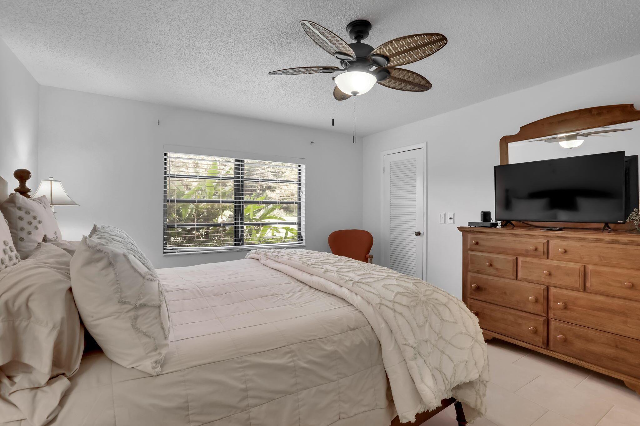 FAIRWAYS OF BOCA LAGO CON - Residential