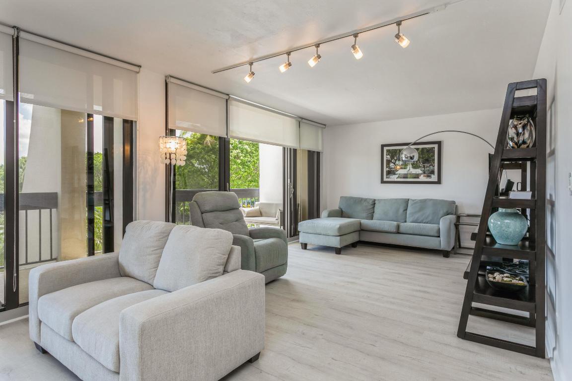 LANDS OF THE PRESIDENT CONDO 3 - Residential