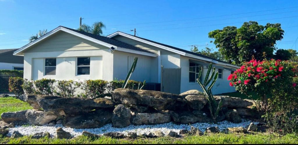 Photo of 462 S Haverhill Road, West Palm Beach, FL 33415 (MLS # B26035544)