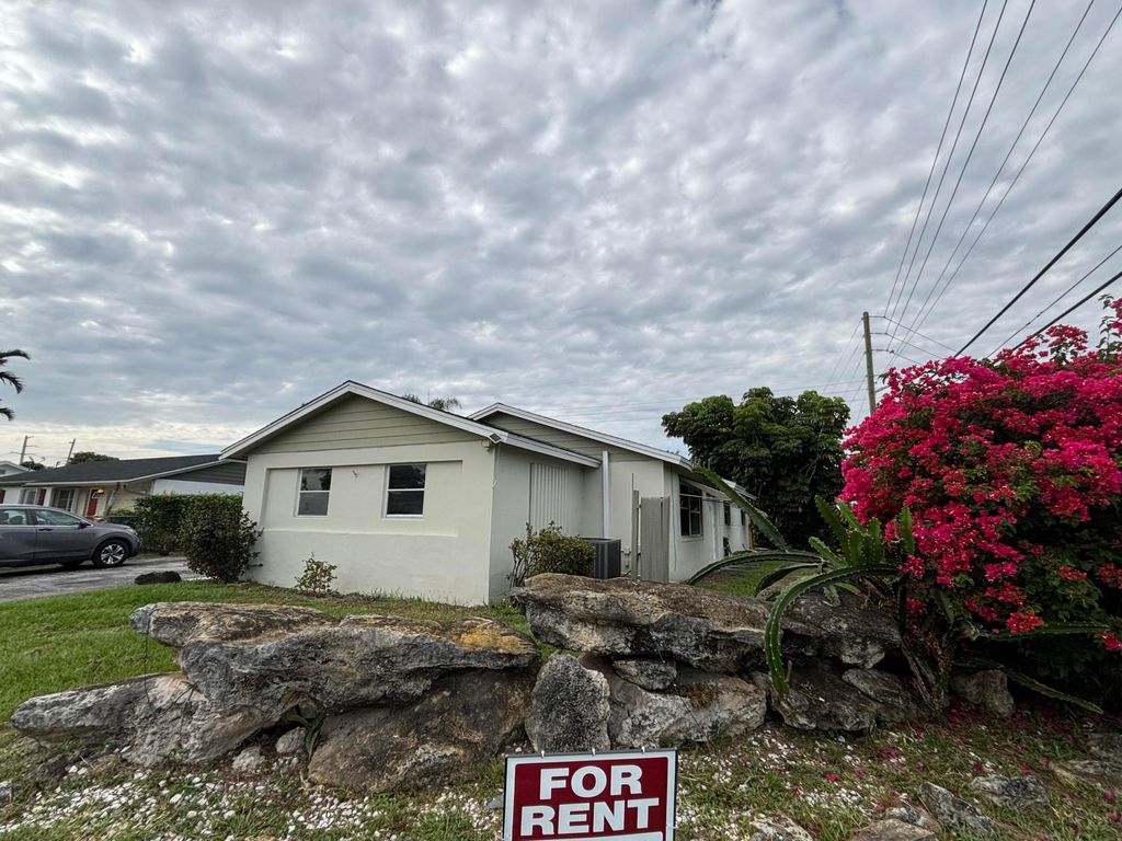 Photo of 462 S Haverhill Road, West Palm Beach, FL 33415 (MLS # B26035544)