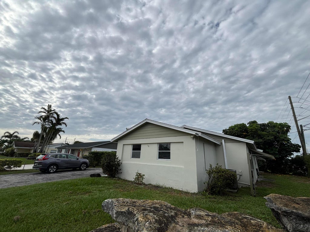 Photo of 462 S Haverhill Road, West Palm Beach, FL 33415 (MLS # B26035544)