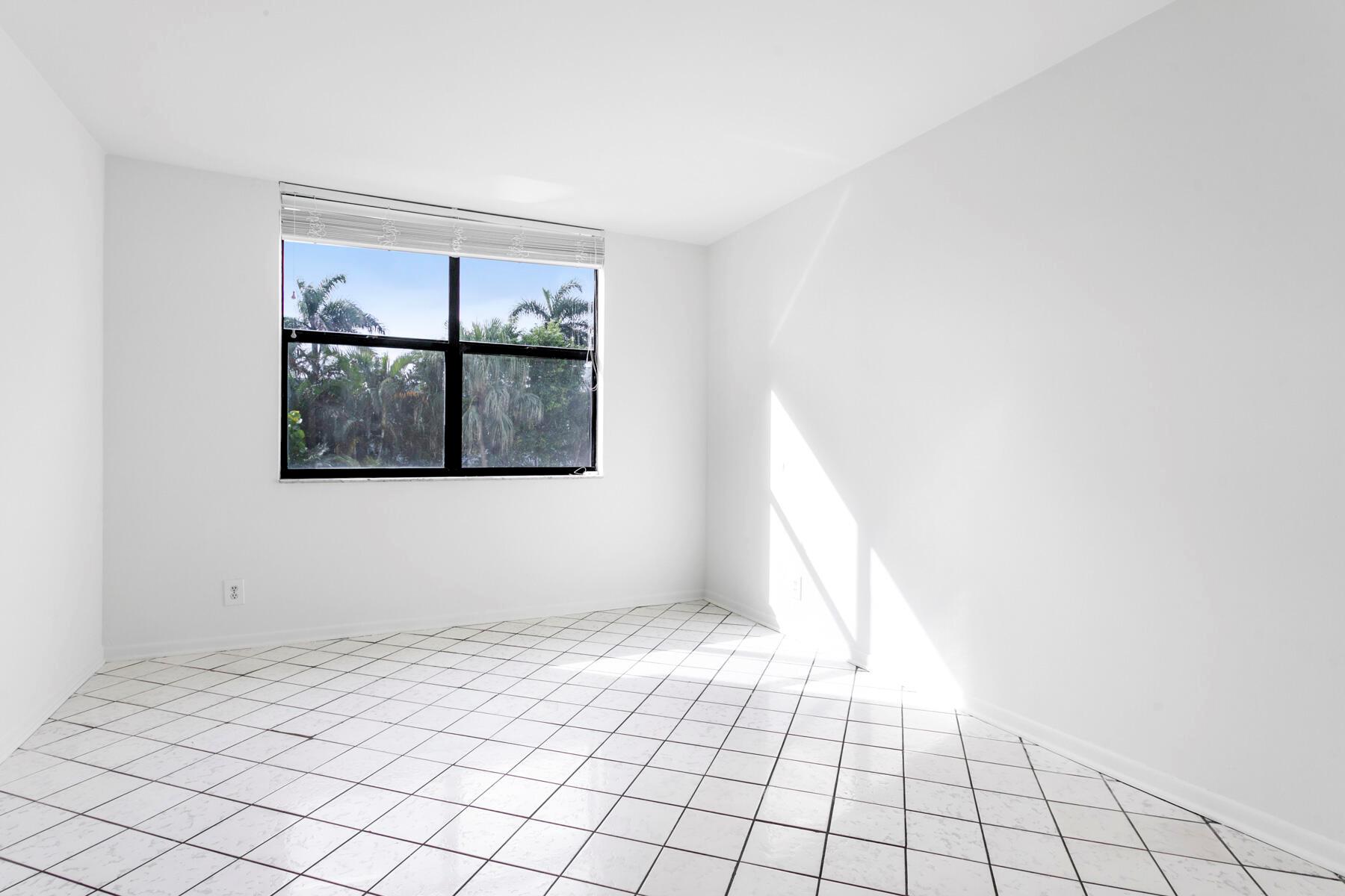 LA PALMA CONDO - Residential