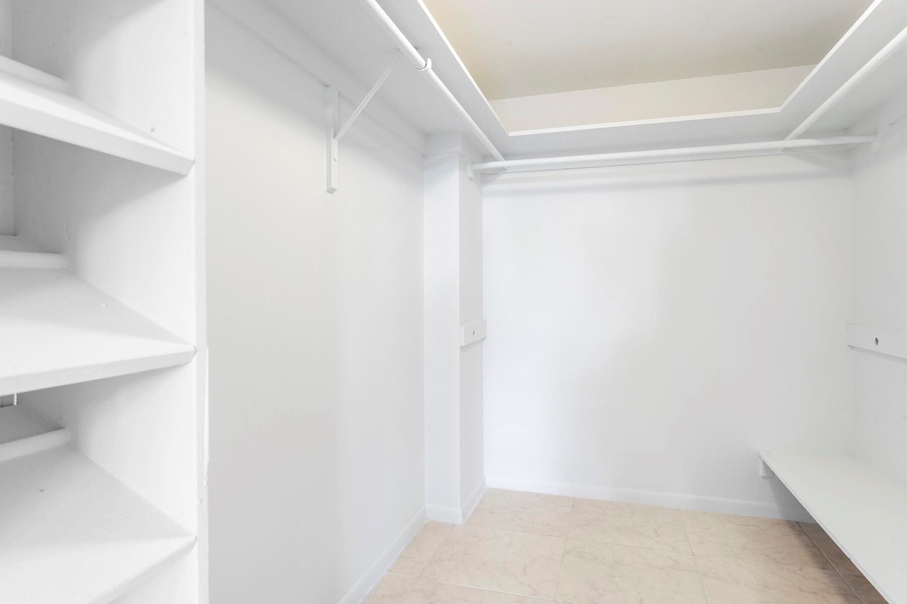 LA PALMA CONDO - Residential