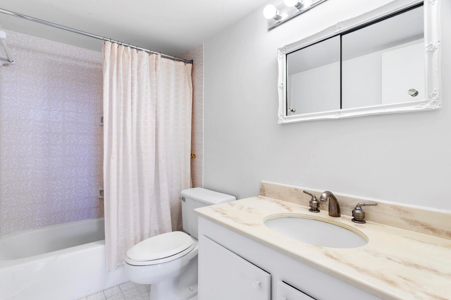 LA PALMA CONDO - Residential