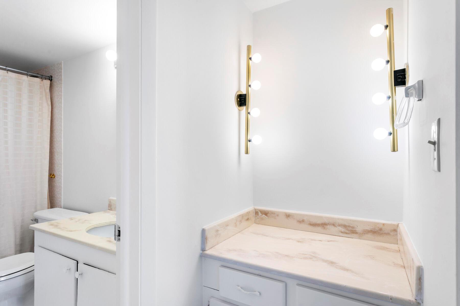 LA PALMA CONDO - Residential