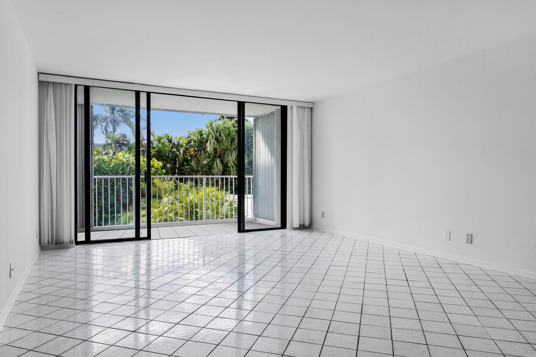 LA PALMA CONDO - Residential