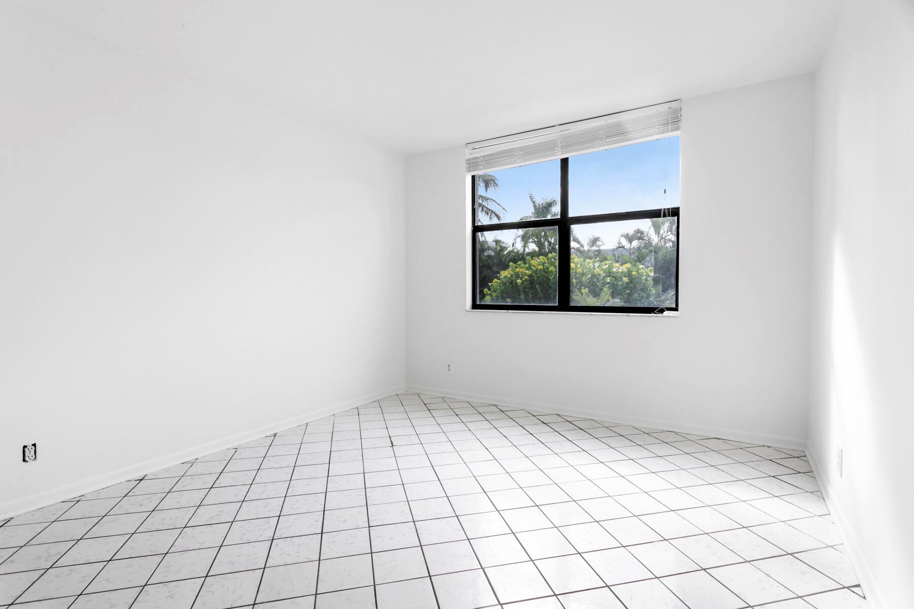 LA PALMA CONDO - Residential