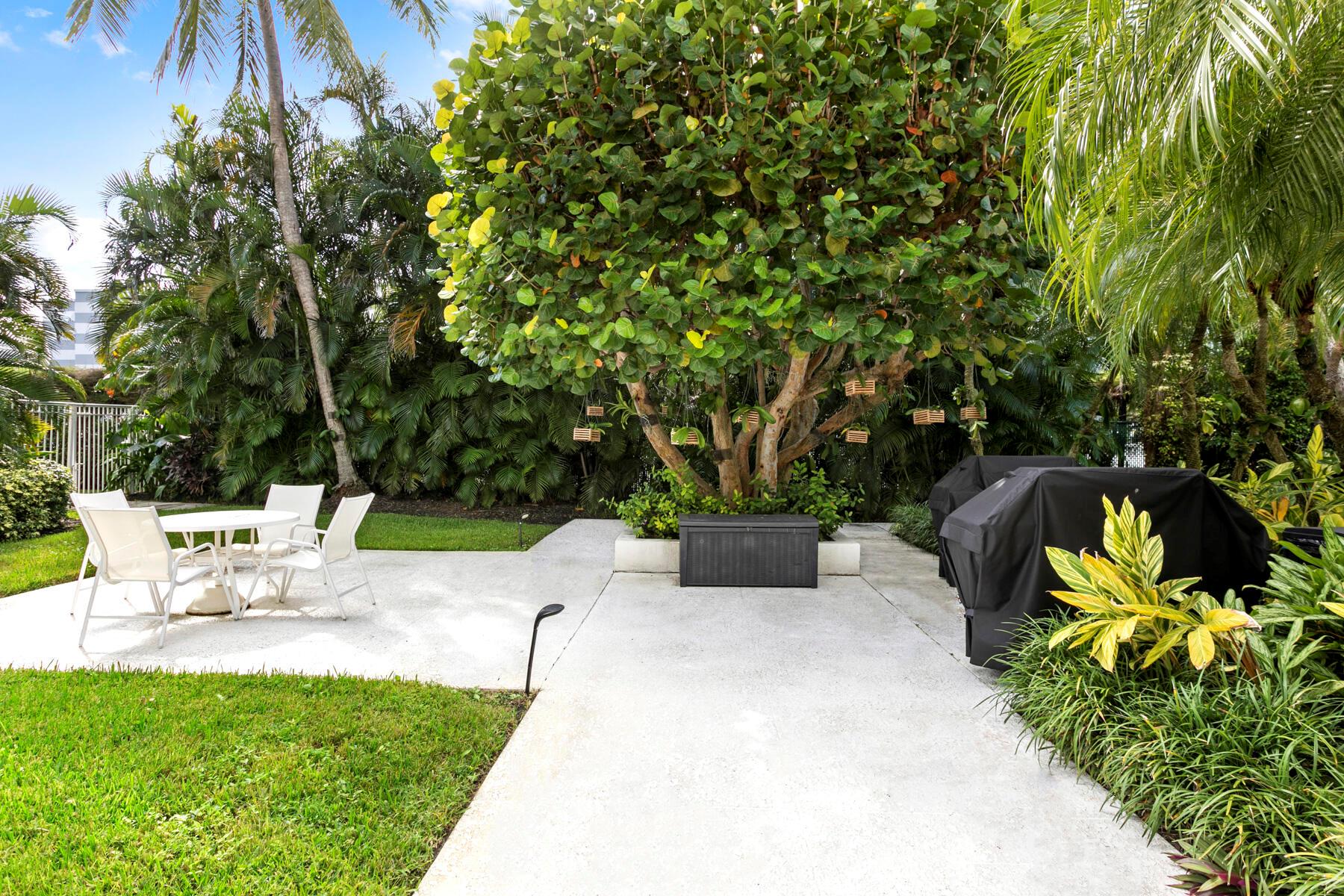 LA PALMA CONDO - Residential