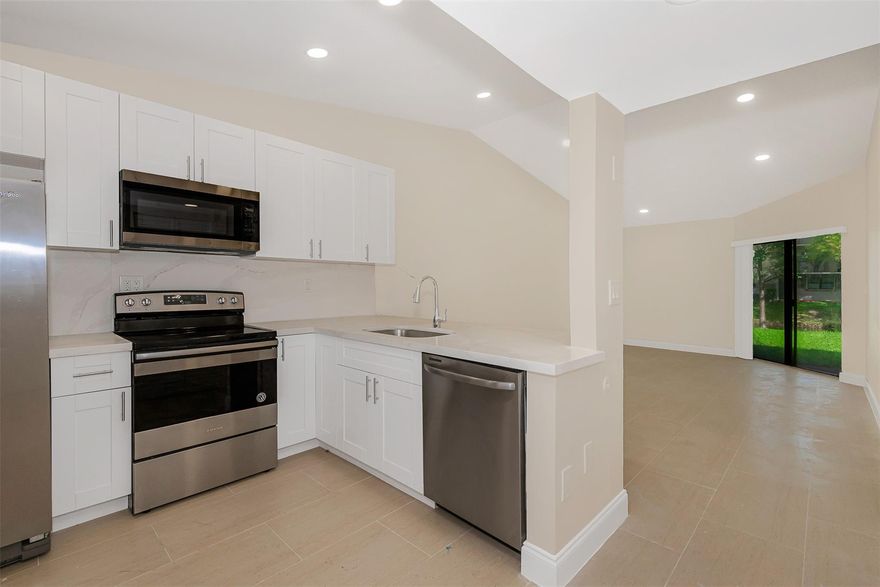 Fully renovated and updated 1Bed/1Bath corner “Villa”-style in Villas de Venezia! Ground-floor unit with private entry, vaulted ceilings, porcelain floors, large open kitchen with pantry, quartz countertops, and stainless-steel appliances. Freshly painted with LED spotlights, in-unit washer/dryer, upgraded bathroom, and balcony with lake view. Water & trash included. Peaceful community with pools, gym, and security. Prime location near Sawgrass Mills, Fresh Market, Sawgrass Expwy & I-75. Fast landlord & association approval!