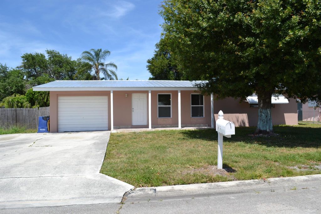 Photo of 1408 Hale Court, Fort Pierce, FL 34982 (MLS # R10976323)