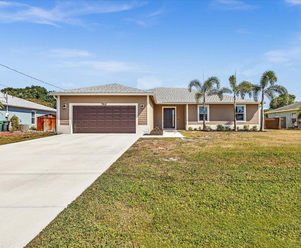 Photo of 762 SE Atlantus Avenue, Port Saint Lucie, FL 34953 (MLS # R10984027)