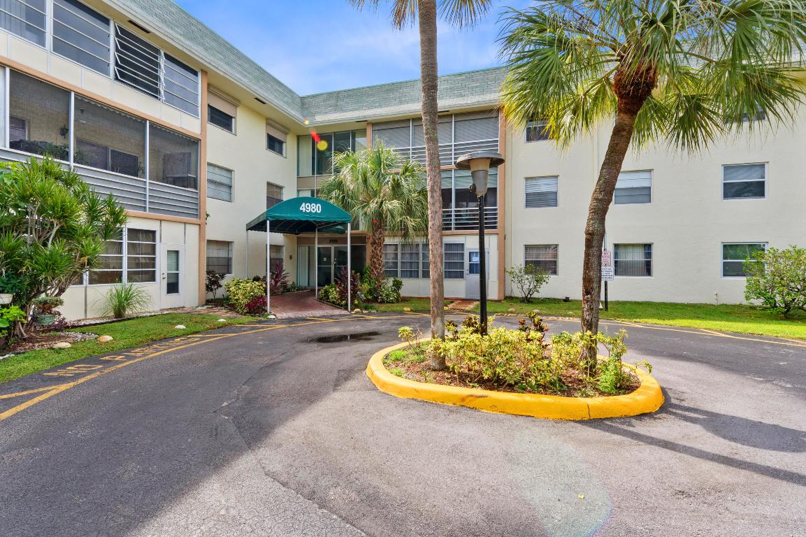 SABAL PALM VILLAGE 2 CONDO - Residential