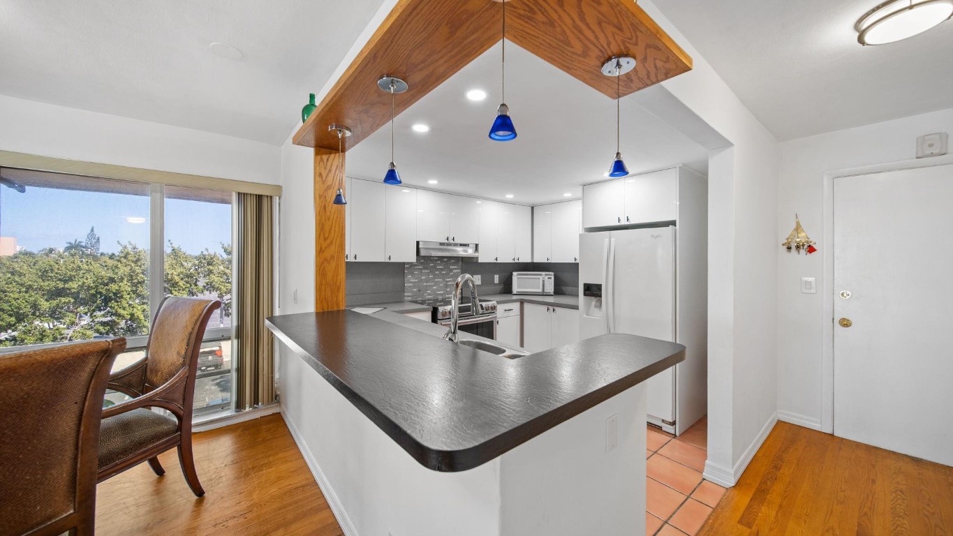 1700 SE 15th Street 302