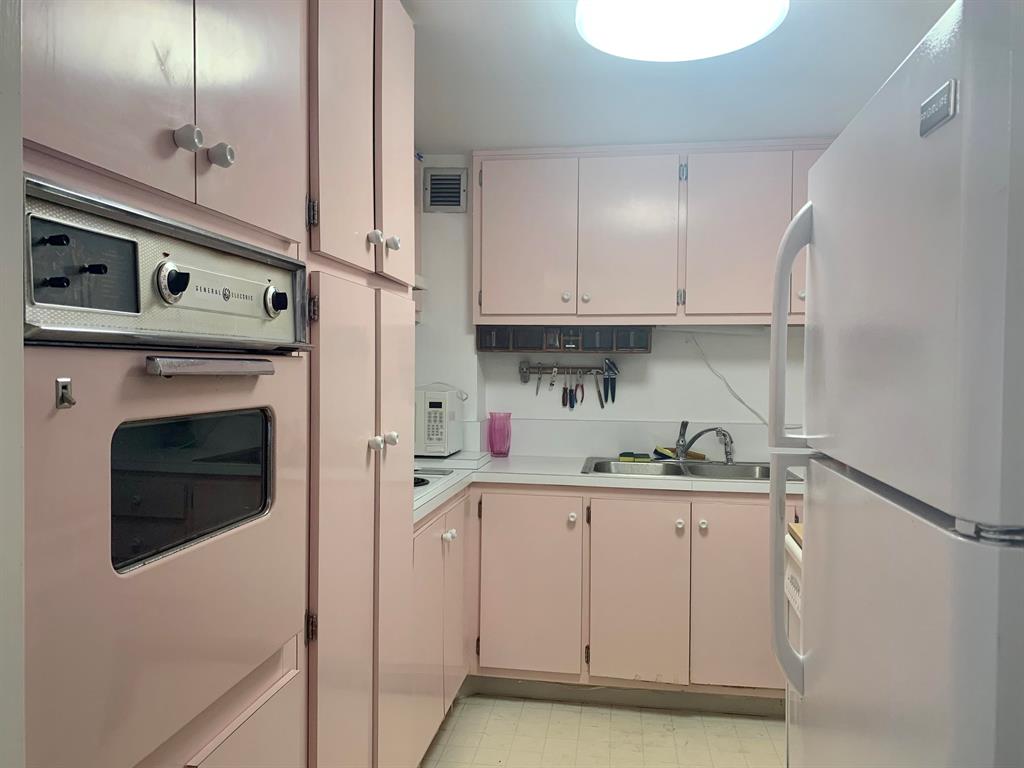 LA FONTANA APTS OF PALM BEACH INC - Residential Lease