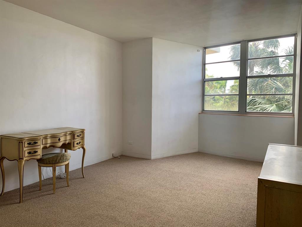 LA FONTANA APTS OF PALM BEACH INC - Residential Lease