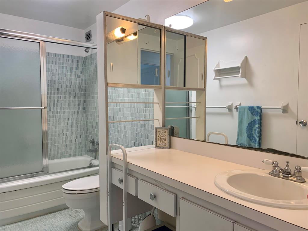 LA FONTANA APTS OF PALM BEACH INC - Residential Lease