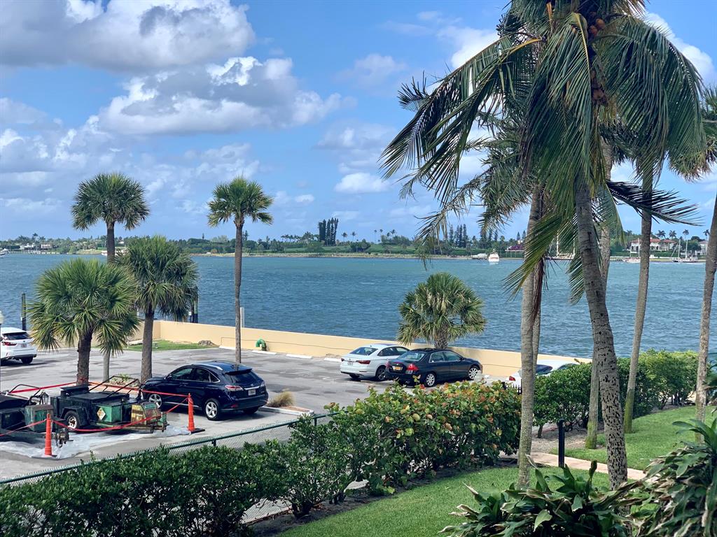 LA FONTANA APTS OF PALM BEACH INC - Residential Lease