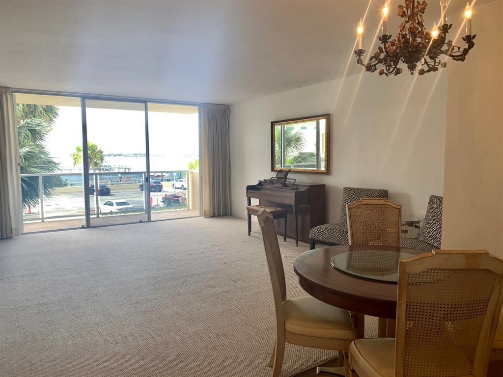 LA FONTANA APTS OF PALM BEACH INC - Residential Lease