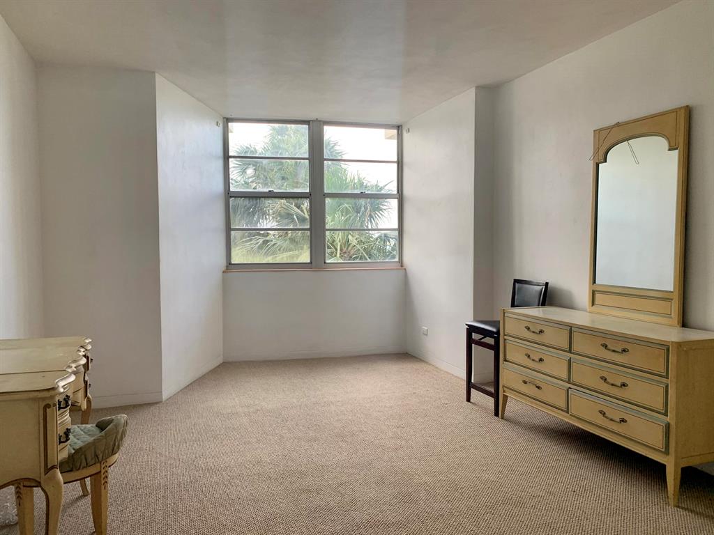 LA FONTANA APTS OF PALM BEACH INC - Residential Lease