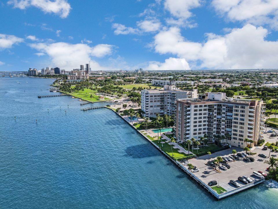 LA FONTANA APTS OF PALM BEACH INC - Residential Lease