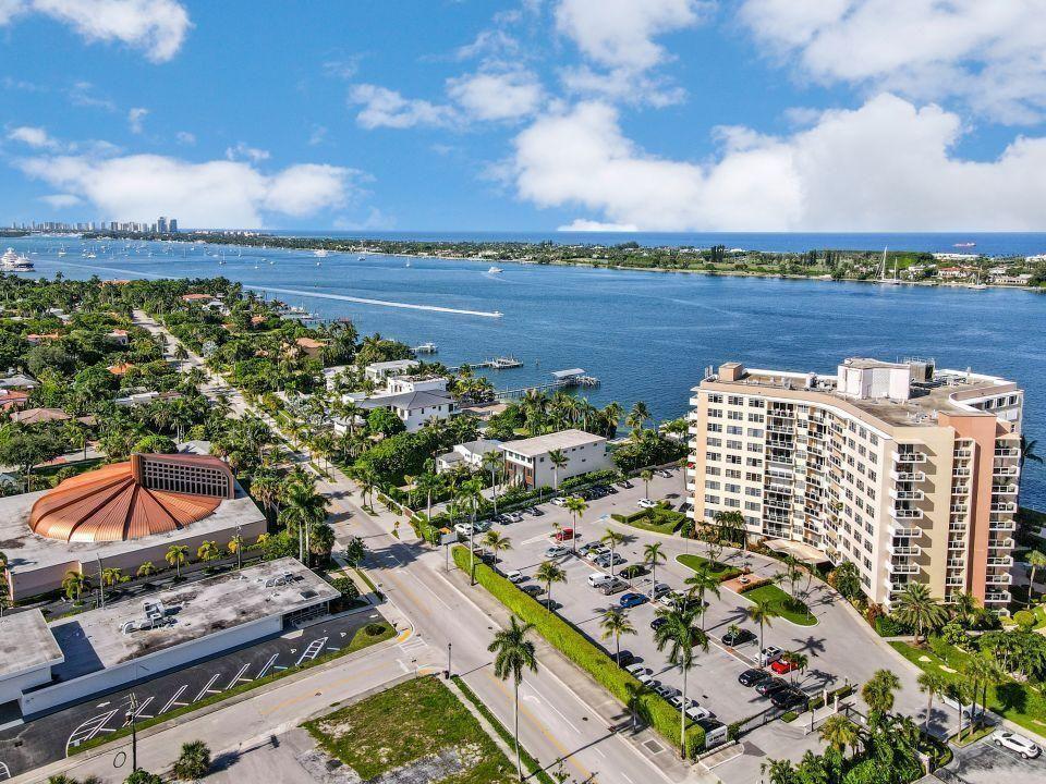 LA FONTANA APTS OF PALM BEACH INC - Residential Lease