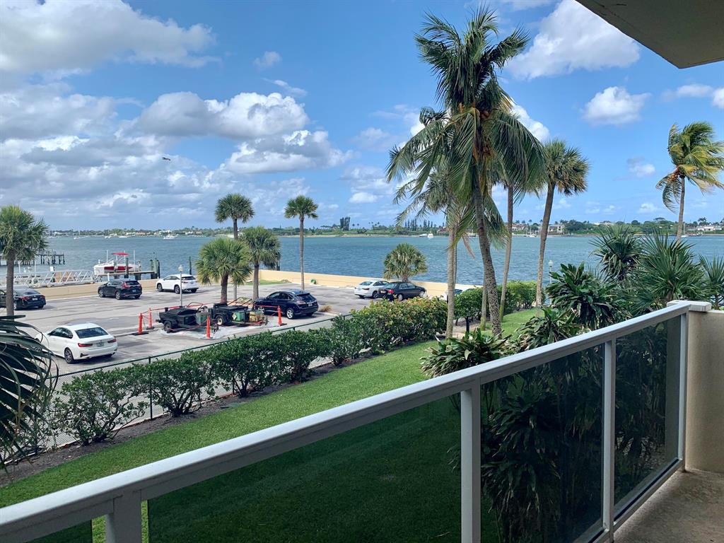 LA FONTANA APTS OF PALM BEACH INC - Residential Lease