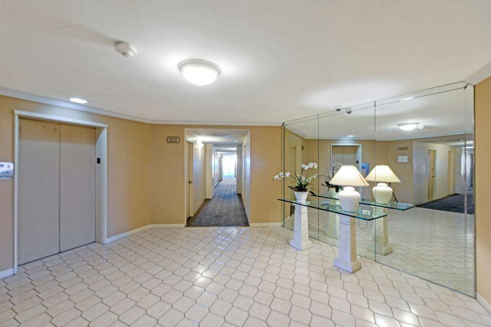 LA FONTANA APTS OF PALM BEACH INC - Residential Lease