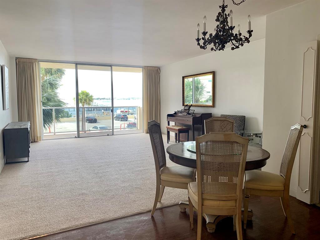 LA FONTANA APTS OF PALM BEACH INC - Residential Lease