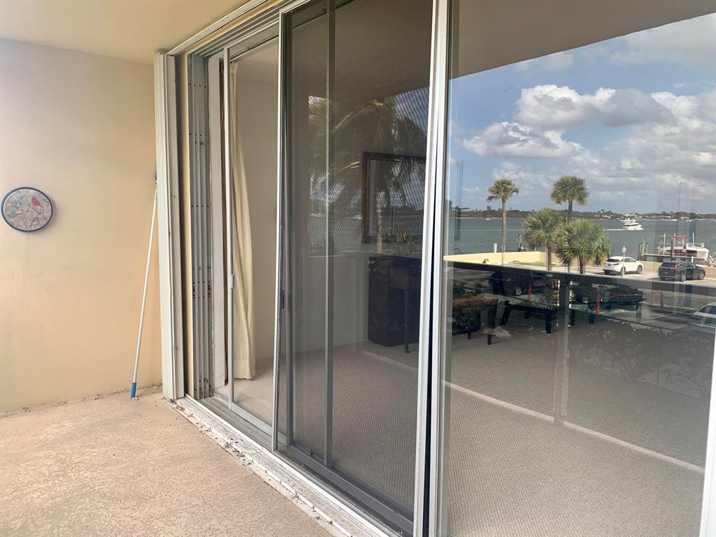 LA FONTANA APTS OF PALM BEACH INC - Residential Lease