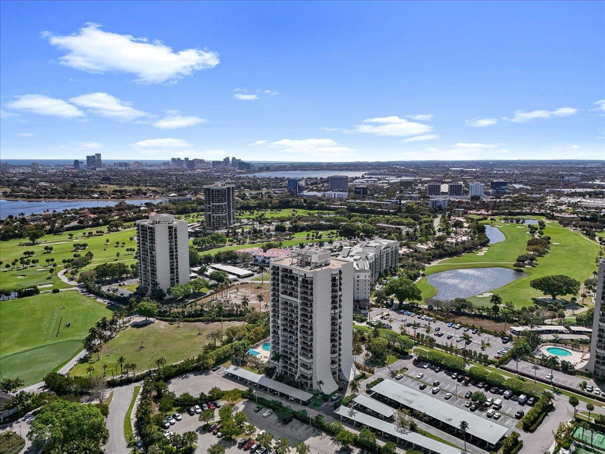 LANDS OF THE PRESIDENT CONDO 3 - Residential