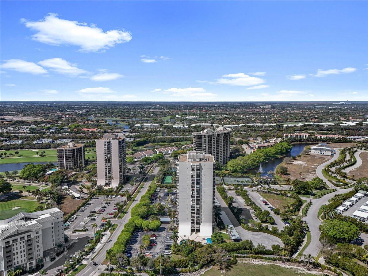 LANDS OF THE PRESIDENT CONDO 3 - Residential