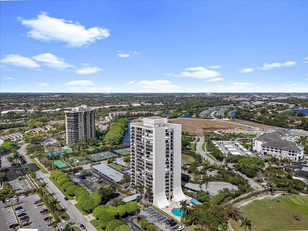 LANDS OF THE PRESIDENT CONDO 3 - Residential